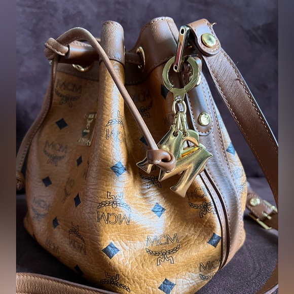 MCM MADE IN GERMANY BUCKET BAG - Picture 5 of 13